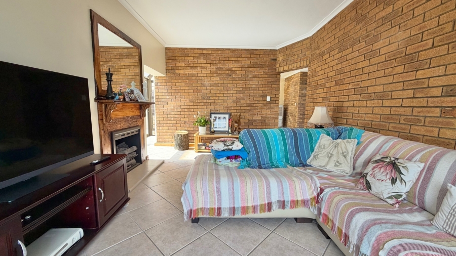 3 Bedroom Property for Sale in Mountainside Western Cape